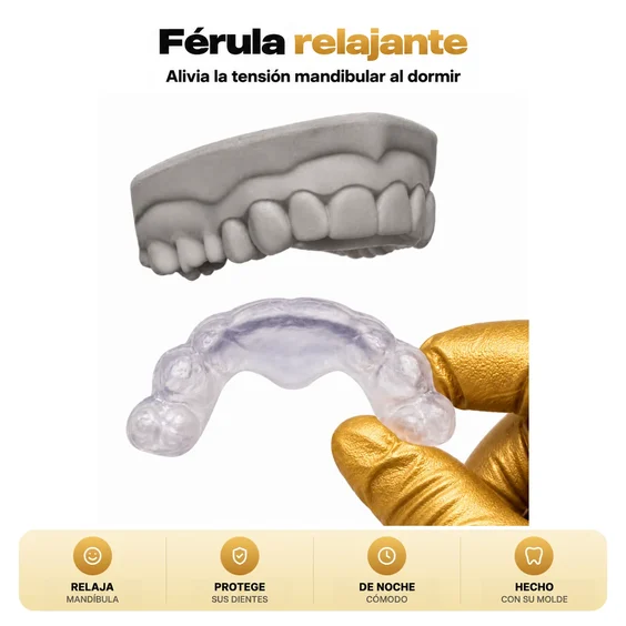 Guarda dental nocturna transparente sostenida con una mano enguantada